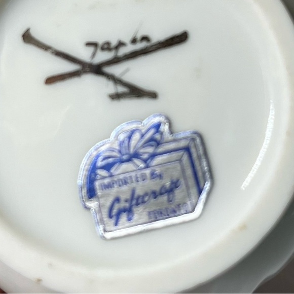 Victorian Shoe & Pitcher Vase
Porcelain
Vintage - Picture 4 of 6